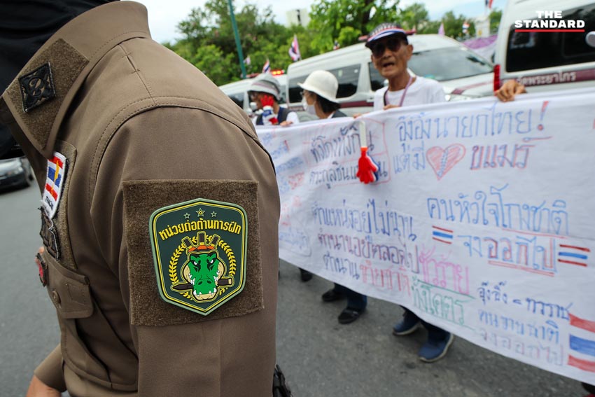 คปท. ชุมนุมสะพานชมัยมรุเชฐ เรียกร้องนายกลาออก